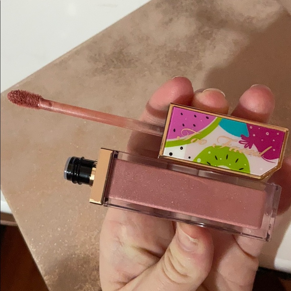 Too Faced Comfort Lip Glaze in shade Grin&BareIt